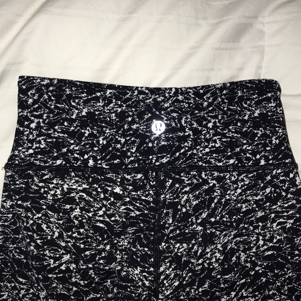 lululemon leggings ( wonder-under) size 2, 28”